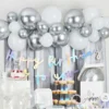 Ballonbue med Streamers Hvid/Sølv Metallic