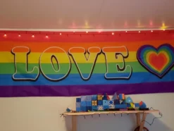 Banderole Love Regnbuefarvet