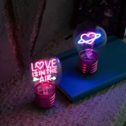 Bordlampe i glødepæreform Love is in the air