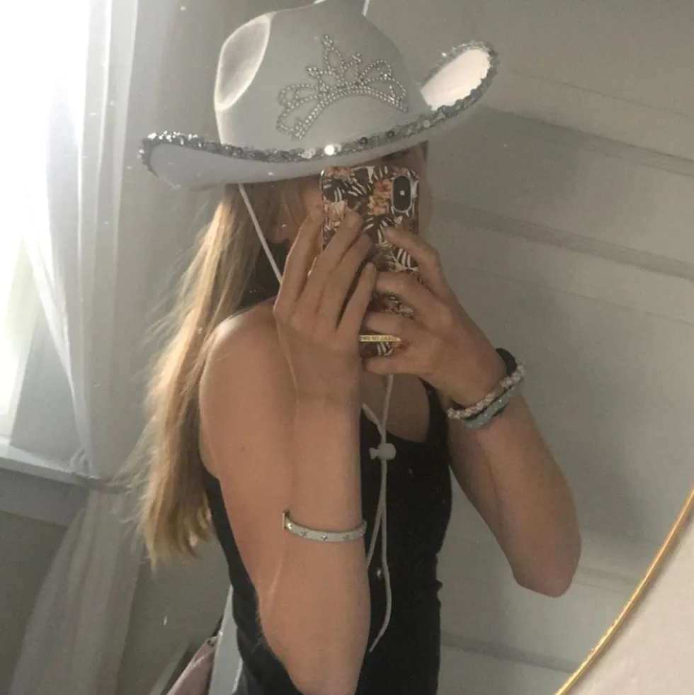 Cowboyhat Hvid med Tiara