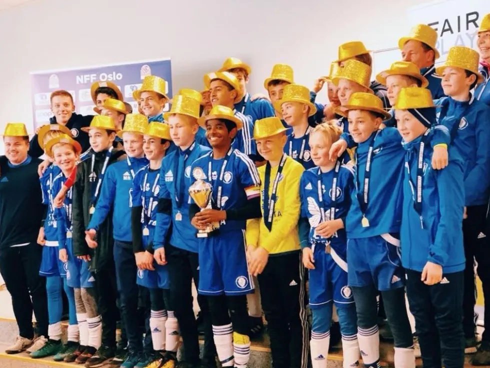Glitterhat i Guld