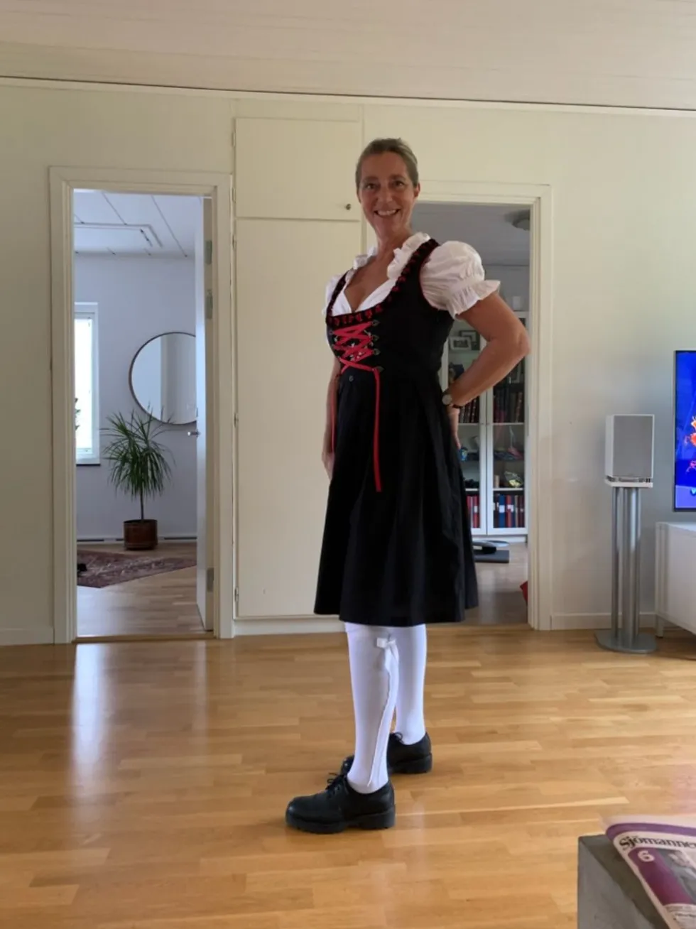 Oktoberfest Dirndl Sort/Rødt Kostume