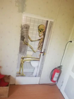 Skelet på Toilet Dørdekoration