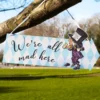 Skilte med Tekst Alice Wonderland