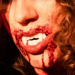 Vampyrtænder Hvide i Plast