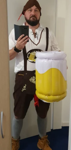 Veludstyret Oktoberfestkostume
